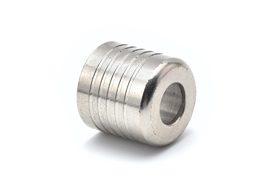 Componente scanalato a forma di U